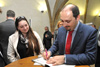 Vernisáž výstavy Ve znamení tří deklarací 6. 10. 2014 - autogram od spoluautora výstavy Z. Hazdry